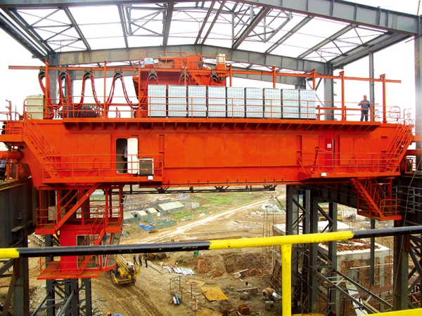 Puente grúa para fundición