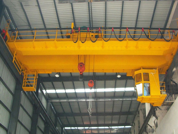 Puente grúa montada en riel